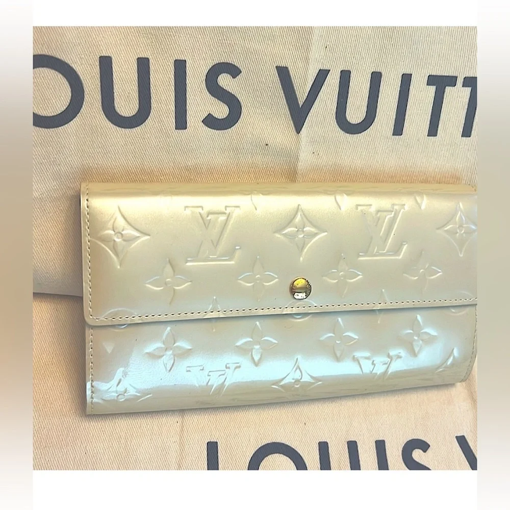 Louis Vuitton Glossy Beige Vernis Porte Wallet - Picture 8 of 15